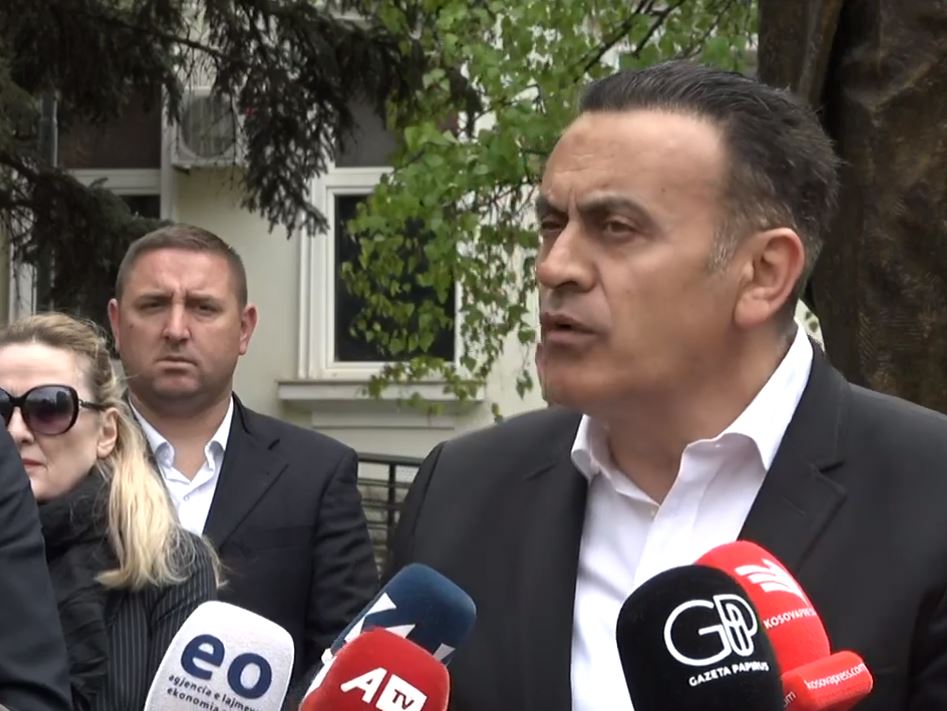 Kundërshtohet heqja e emrit të Hasan Prishtinës nga UP-ja, kërkohet të tërhiqet rektori