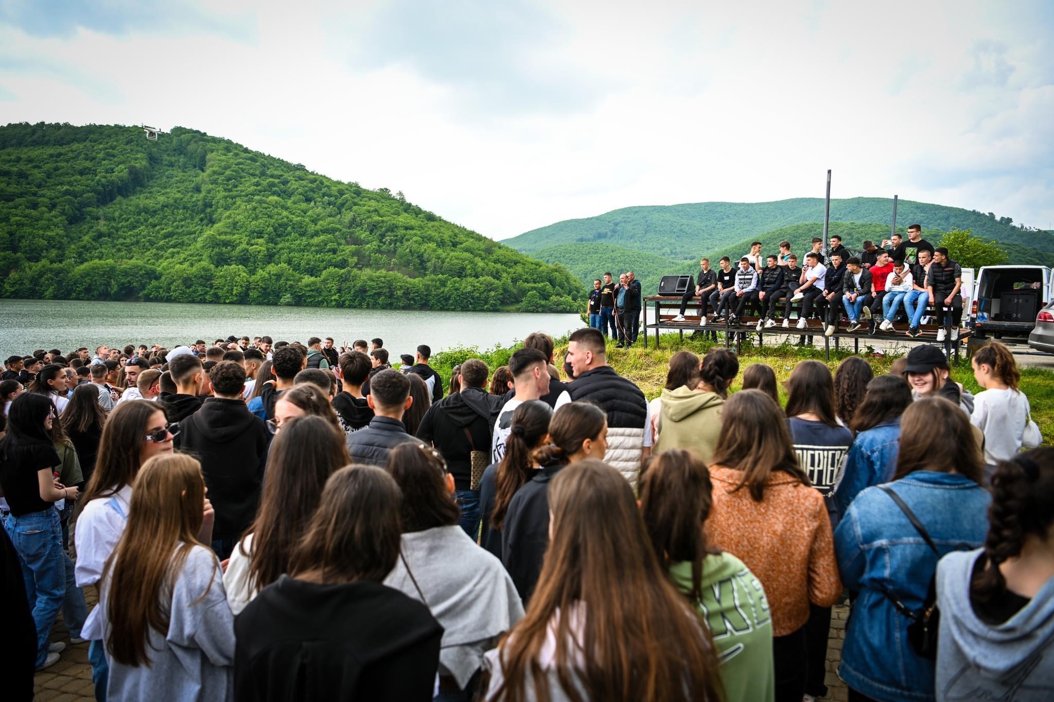 Komuna e Podujevës përfundoi sot aksionin për pastrim të rrethit të liqenit të Batllavës