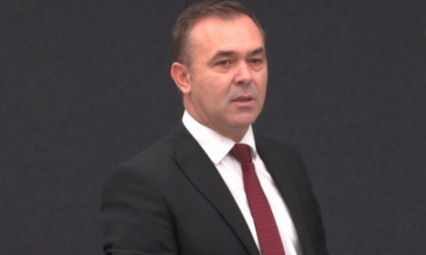 Rexhep Selimi kërkon shkarkimin e avokatit të tij