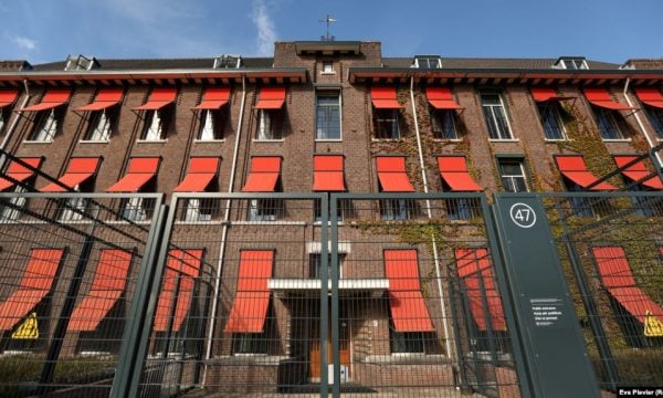 Krasniqi dhe Selimi dorëzojnë versionet e redaktuara publike të dosjeve paraprake në DhSK