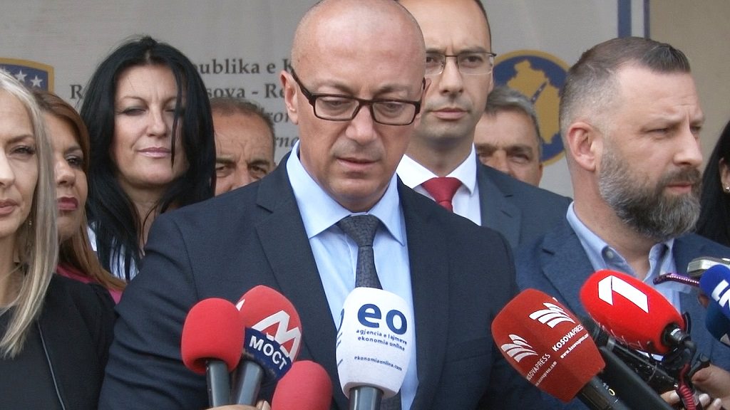 Lista Serbe thonë se negociuan me KFOR-in: Policia e Kosovës të zëvendësohet nga pjesëtarët e tyre