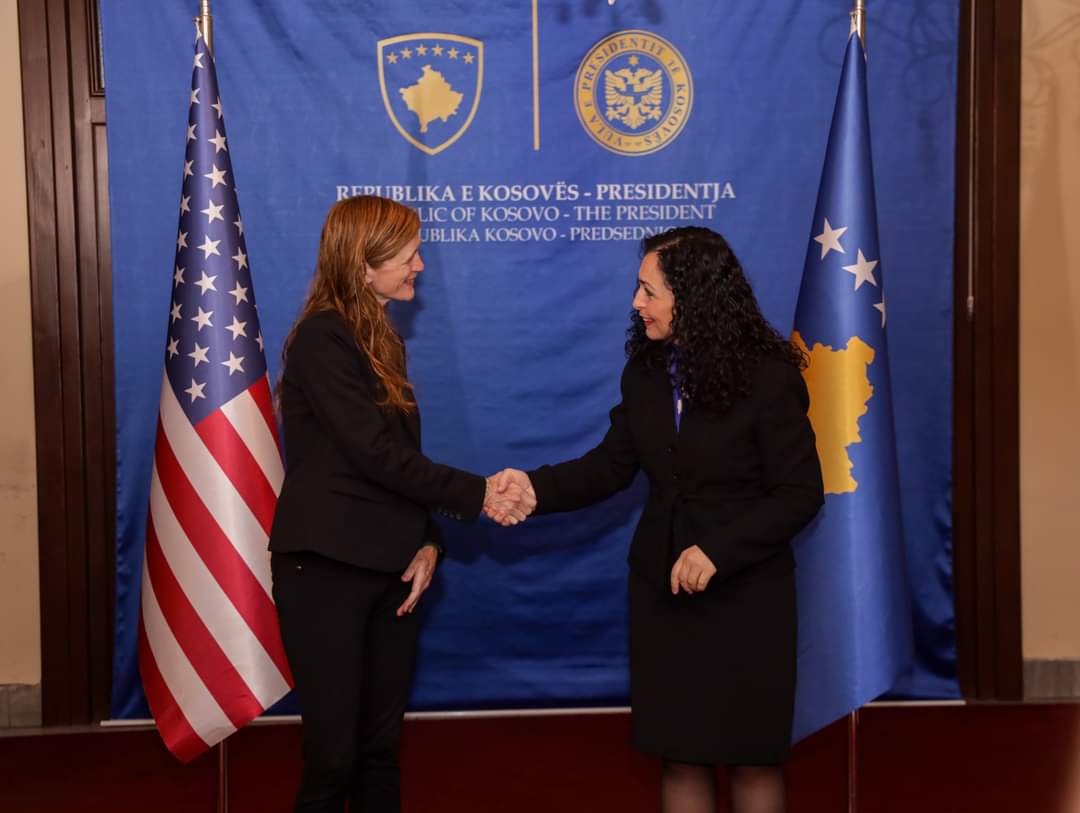 Power bën thirrje për intensifikim të përpjekjeve për normalizim të marrëdhënieve Kosovë-Serbi