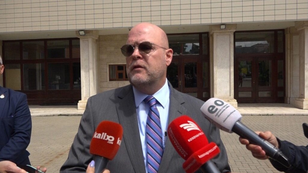 QUINT i propozon Kurtit që kryetarët t’i ushtrojnë detyrat e tyre jashtë objekteve komunare në veri