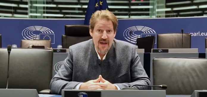 Eurodeputeti austriak u drejtohet pesëshes së BE-së: Duhet ta njihni Kosovën, është shtet i pavarur