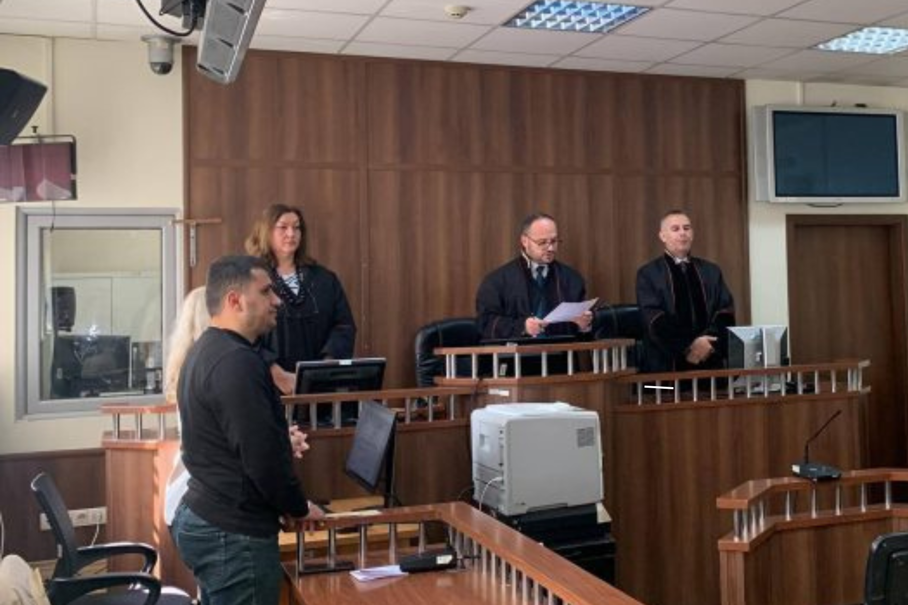 Në rigjykim dënohet me 12 vite burgim, akuzohet se me dorëz të thikës kishte goditur viktimën