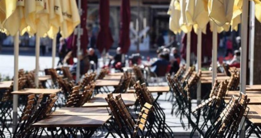 Komuna “burgos” me grila hyrjet e lokaleve në parkun e qytetit