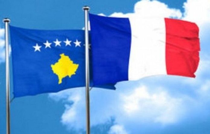 Ambasada e Francës me njoftim pas tensioneve në Veri: Shmangni udhëtimin në katër komunat me shumicë serbe