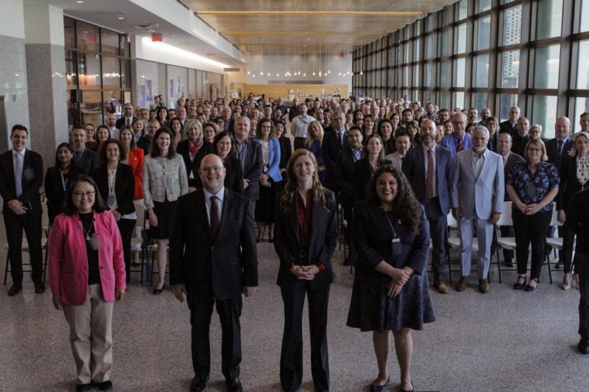 Hovenier krenohet me ekipin, e prezanton me mysafiren Power