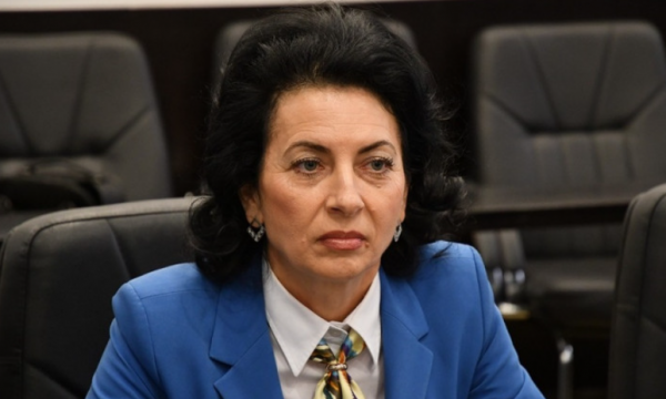 Kryetarja e Graçanicës deklaron tri rroga, dy i merr nga Serbia