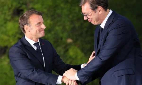 Vuçiq bisedon me Macronin për situatën në Kosovë