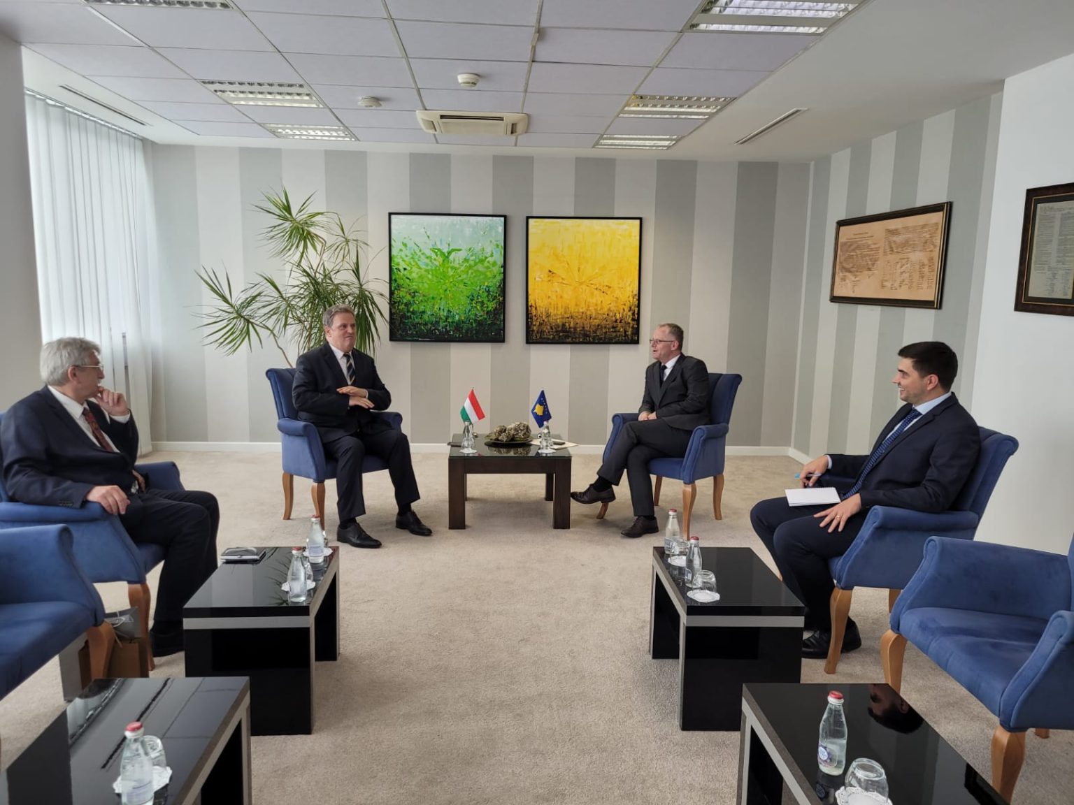 Në vazhdën e takimeve, Bislimi priti në një takim lamtumirës Ambasadorin e Hungarisë në Kosovë, József Bencze