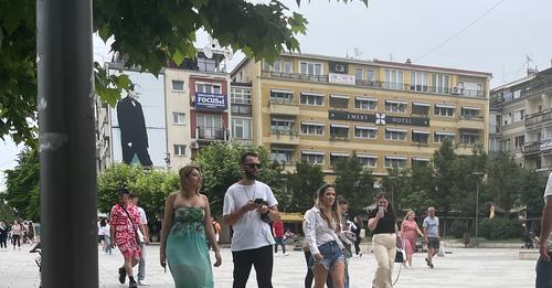 Arbana Osmani zgjedh Prishtinën për vikend