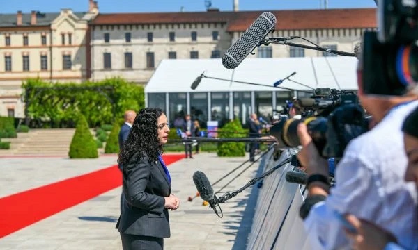 Osmani: Vuçiq vajtoi dhe u ankua, takimi u bë pas insistimit të Scholz e Macron
