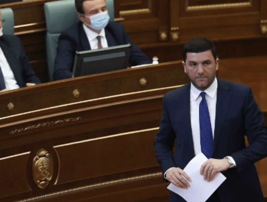 Krasniqi e fton në interpelancë Kurtin, insiston në shkarkimin e Berishajt