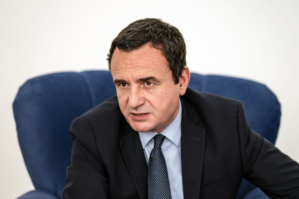 Kurti ankohet në emisarët Escobar dhe Lajçak: Po na vijnë me kërkesa të Serbisë