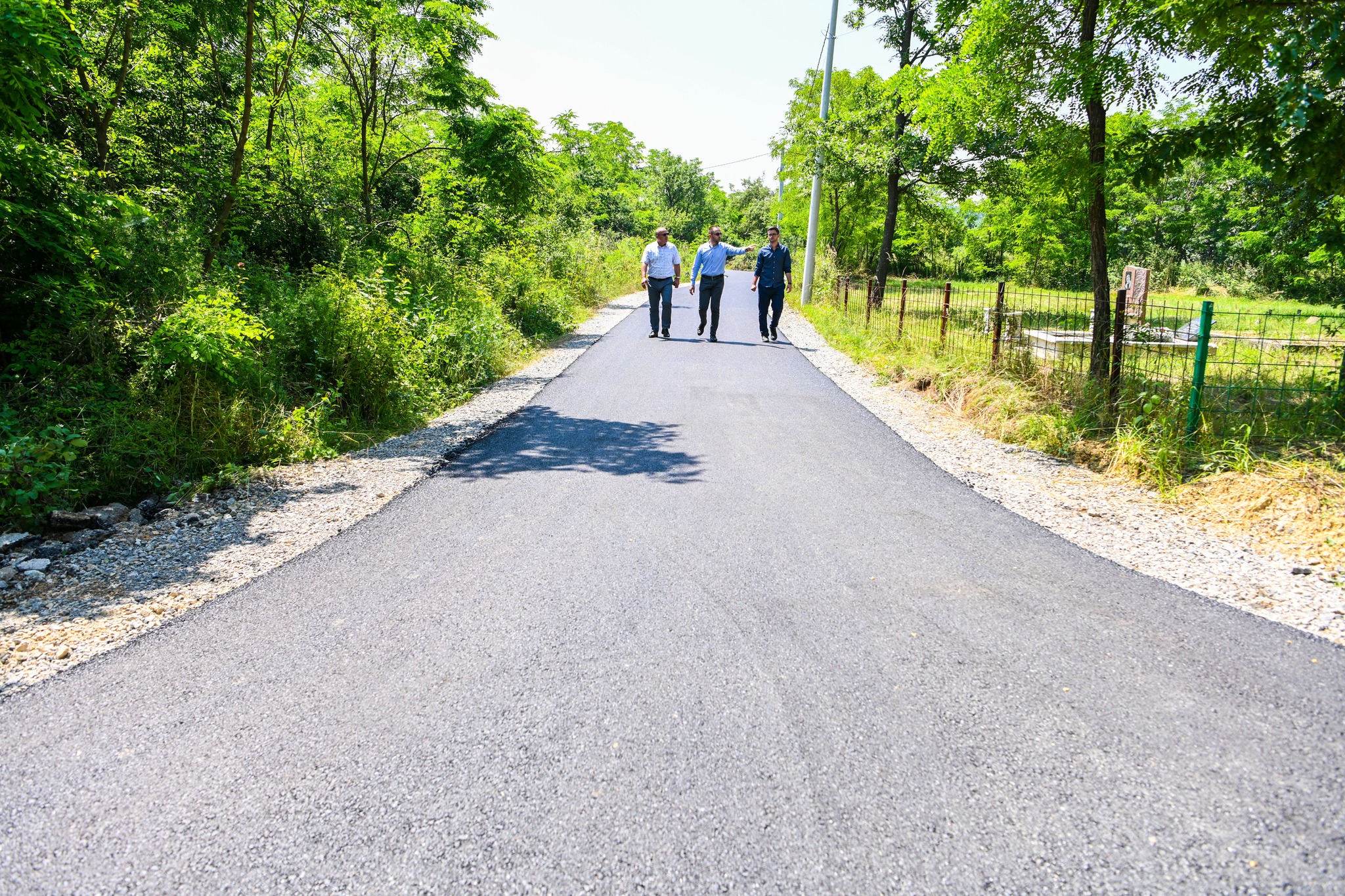 Asfaltohen rrugë dhe rrugica në fshatrat Konushec, Gllamnik dhe Sallabajë