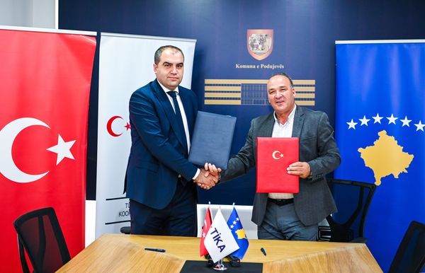 Kryetari Bulliqi dhe Cihan Dinçer kanë nënshkruar marrëveshje bashkëpunimi për furnizim me freza për fermerët llapjan