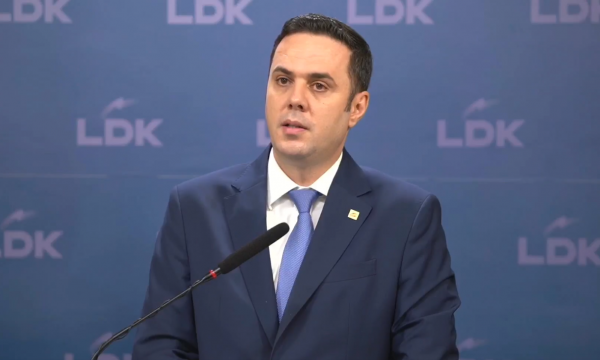 Abdixhiku flet për mocionin e AAK për shkarkimin e Qeverisë Kurti