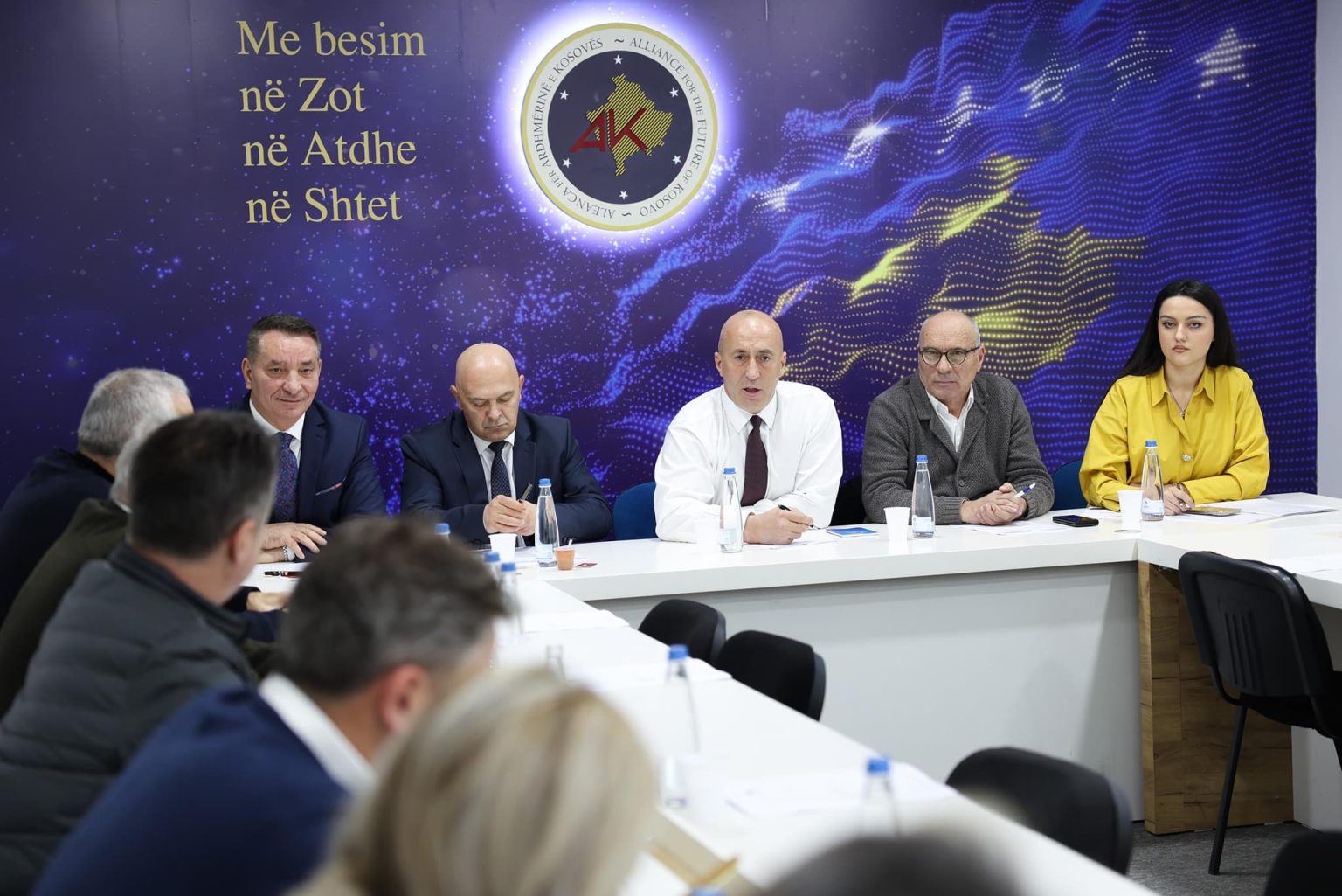 “As sot as mas zgjedhjeve”, AAK-ja me vijë të kuqe për LVV-në