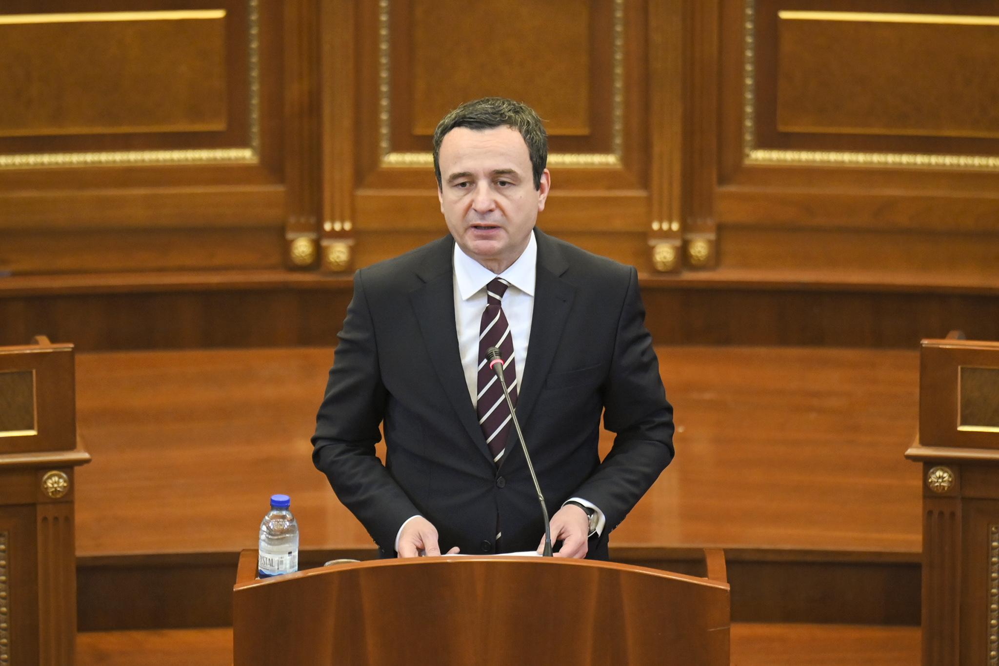 Kurti në Kuvend për rrëmbimin e 3 policëve: Akt qyqar nga Serbia!