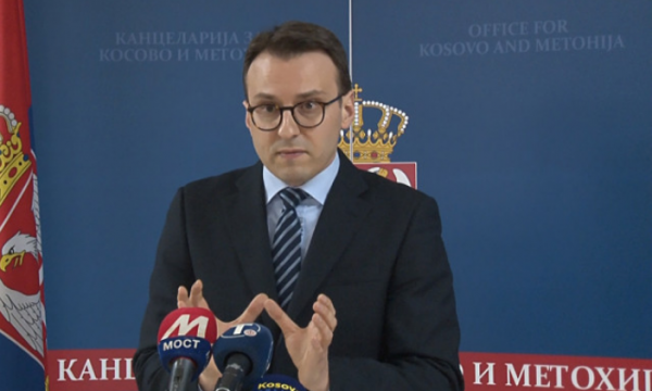 Petkoviq nervozohet me Kurtin për zbulimin e emrave të organizatorëve të protestave të dhunshme në Veri