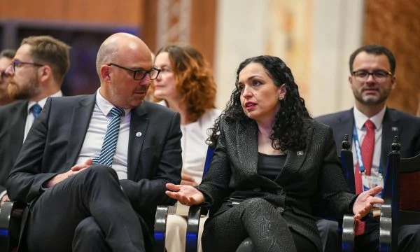 Osmani nga Moldavia: Vuçiq duhet ta ndalojë mbështetjen për “bandat kriminale” nëse vërtet do paqe