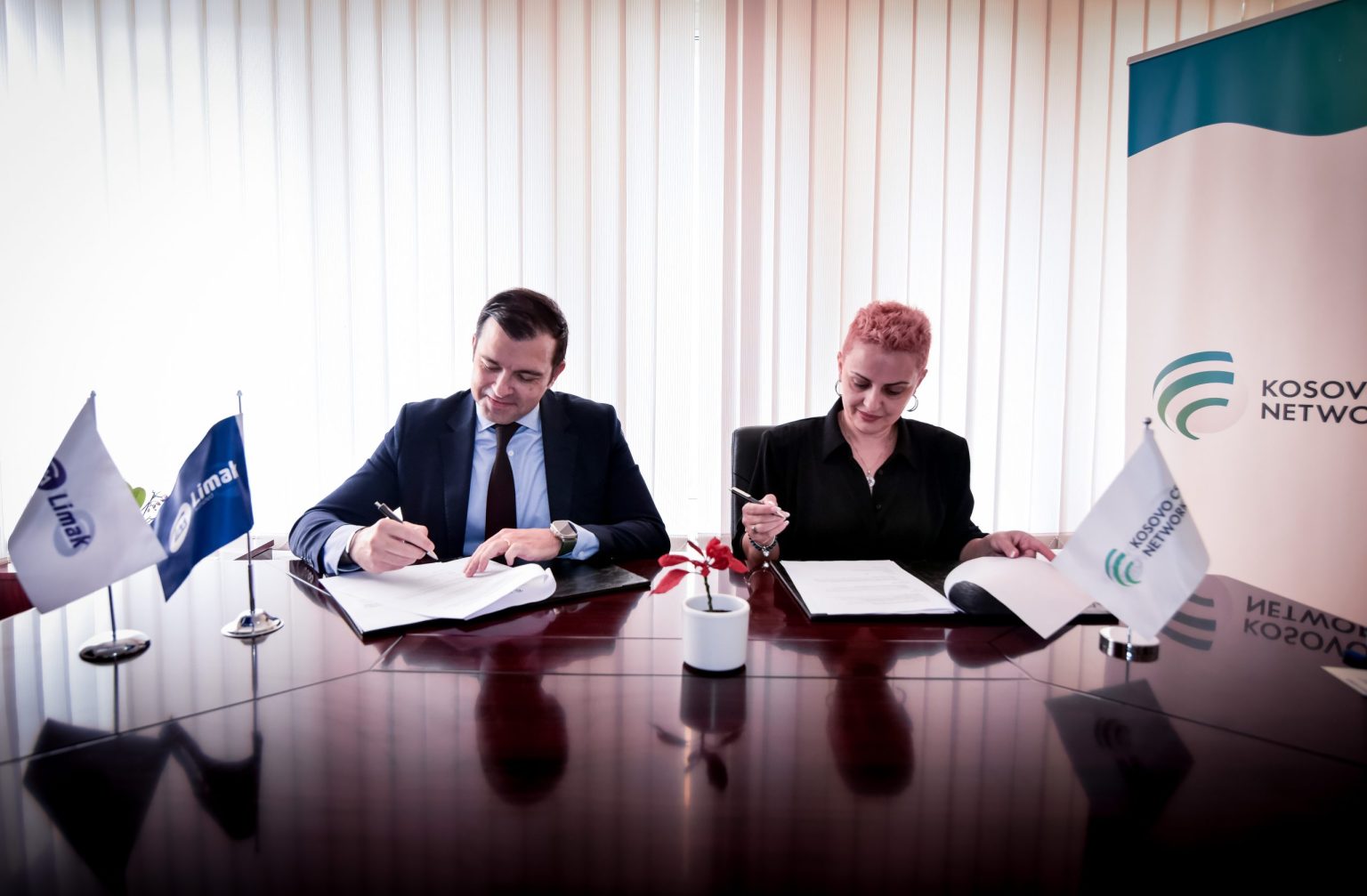 Aeroporti Ndërkombëtar i Prishtinës ‘Adem Jashari’ LKIA bëhet anëtare e Rrjetit CSR Kosova