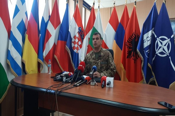 KFOR: Në protestat në veri kishte grupe kriminale që tentonin të sulmonin ushtarët