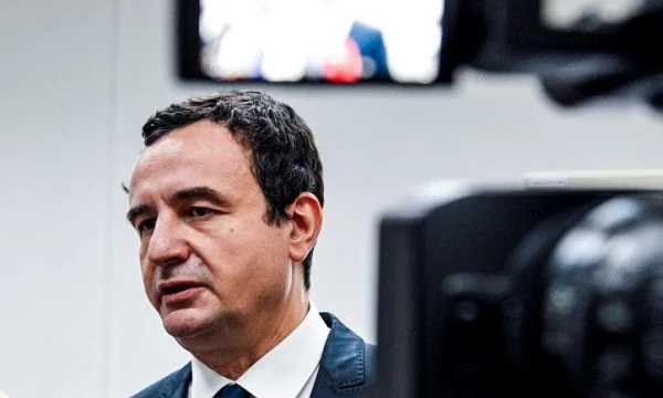 Agjenda e Kurtit për sot, merr pjesë në vendosjen e gur themelit të shtëpisë së një familje gorane