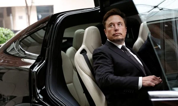 Elon Musk rimerr fronin, është sërish njeriu më i pasur në planet sipas Bloomberg