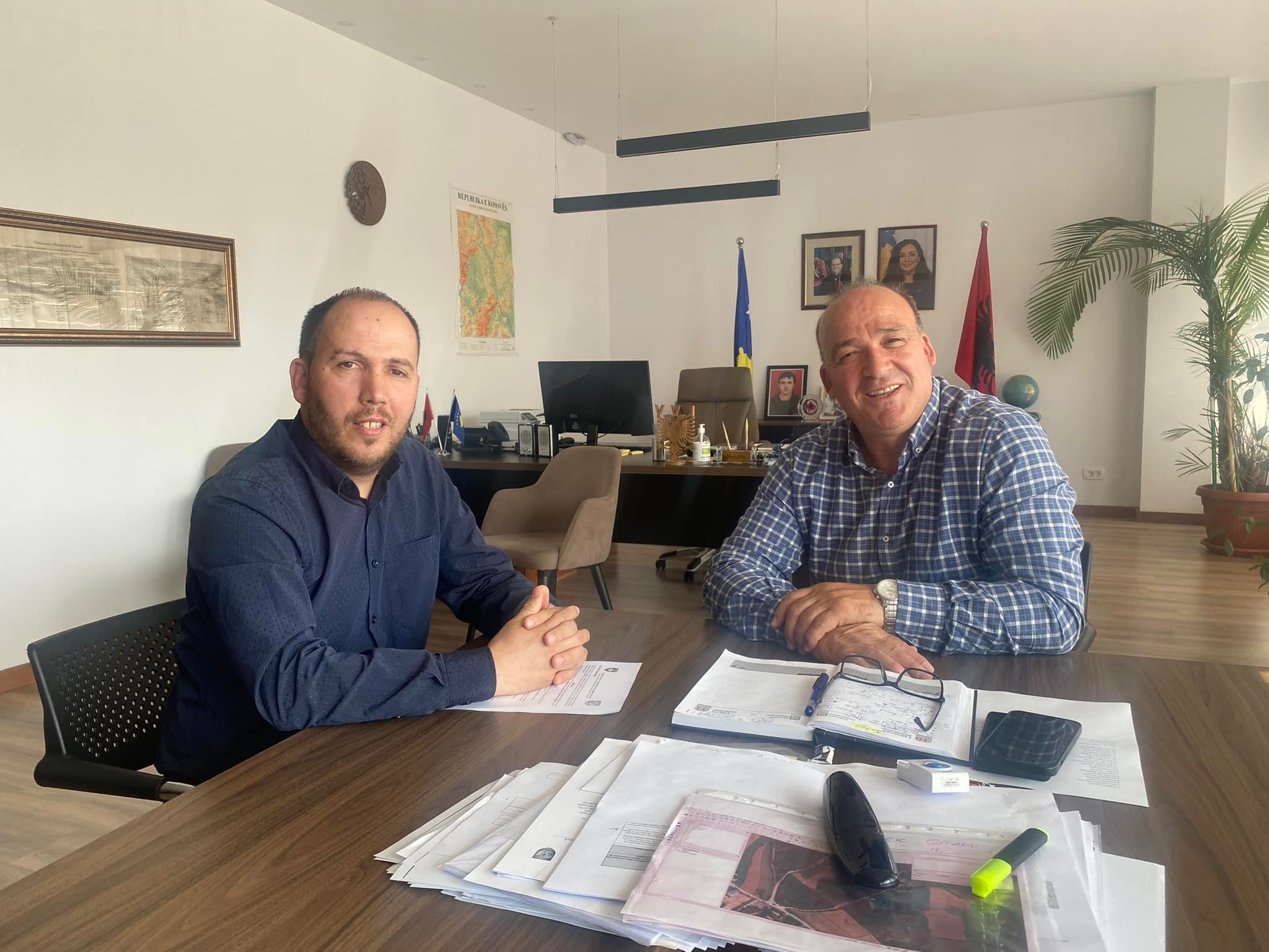 Liridon Mulliqi jep dorëheqje nga pozita e drejtorit të Gjimnazit në Podujevë