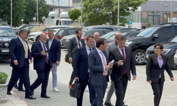 Përfundon takimi me Presidenten, Escobar dhe Lajçak në Zyrën e BE-së për takim me opozitën