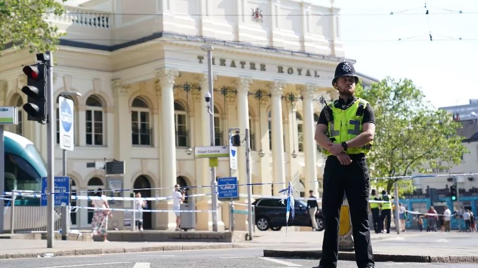 Sulme të njëpasnjëshme në Nottingham të Britanisë, ka të vrarë e të lënduar