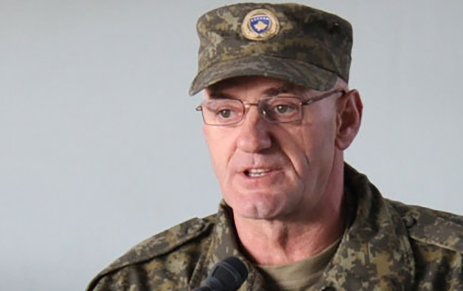 Ish-komandanti i FSK-së: Presidentja do të duhej të ishte më e kyçur në zhvillimet e veriut