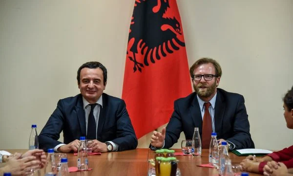 Abazi: Kurti e ka sjellë punën që ‘Shpend Ahmeti’ të bëjë hajgare me të