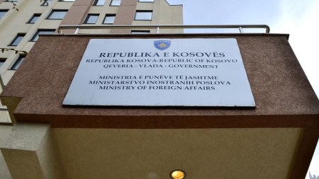 Kosova ia heq vizat Singaporit