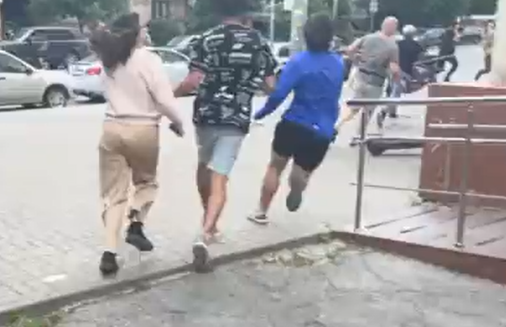 Dëgjohet një shpërthim pranë selisë ushtarake në Rostov (Video)