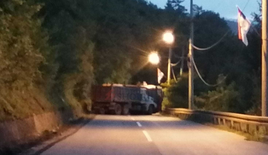 Bllokohet edhe pika kufitare në Bërnjak