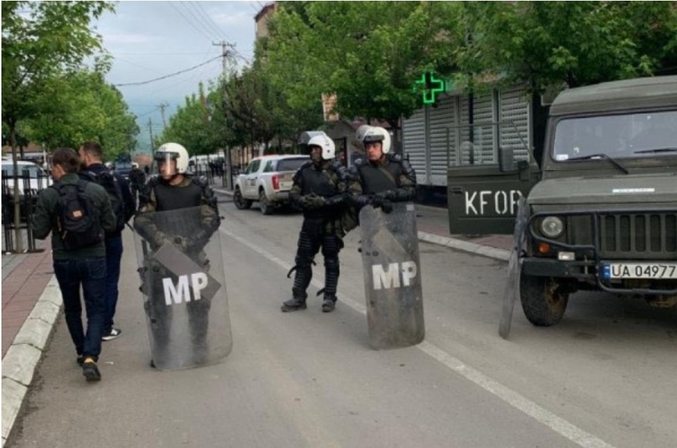 ​Sulmohet me shok-bombë pikë kontrolli policor në veri