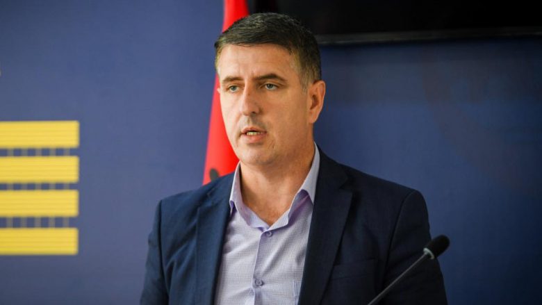 Drejtori i Arsimit në Podujevë reagon pas sulmit të nxënësve nga qeni