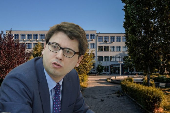 Skandal: Nuk ka mjete për pagat e profesorëve universitarë