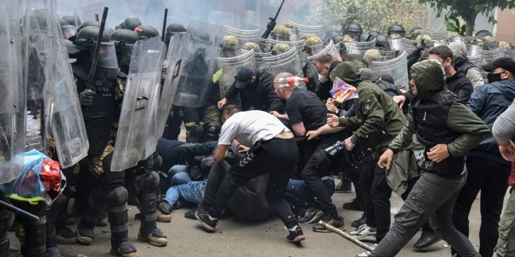 KFOR-i për sulmet ndaj gazetarëve: Jemi reaguesi i tretë, Policia përgjegjëse për sundimin e ligjit