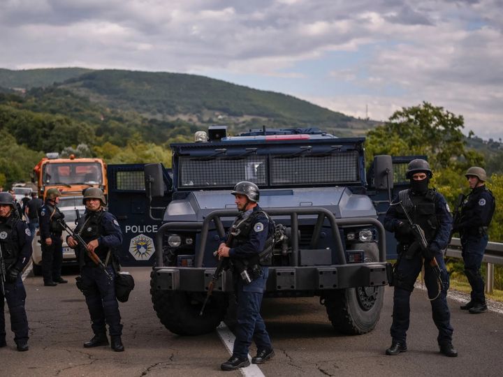 “Dikush do të hyjë nga Serbia”: Policia i nis autoblindat drejt Jarinjës