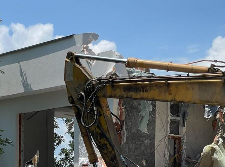 Nis rrënimi i vilave pa leje në Batllavë (Video)