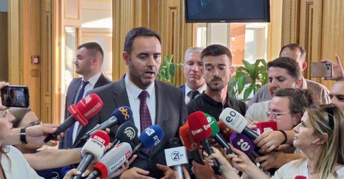 Konjufca: Ia shpjegova Ramës që kryetarët serbë në veri dhanë dorëheqje me urdhër të Beogradit