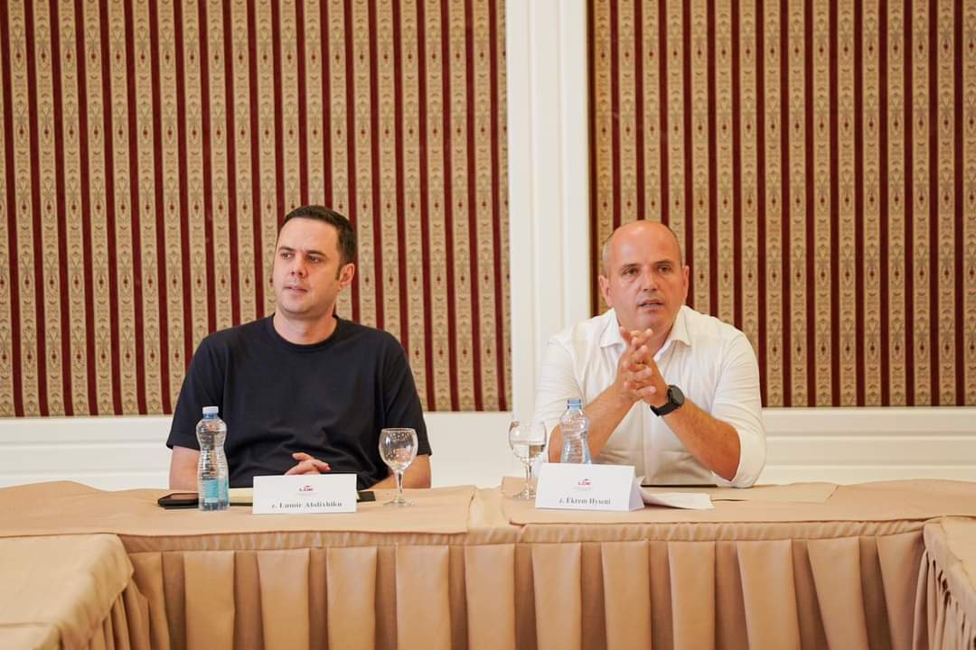 Strukturat e LDK-Podujevë takim inaugurues, prezent edhe kryetari i LDK-së dr. Lumir Abdixhiku.