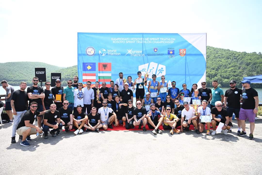 U mbajtën gara në not, çiklizëm dhe vrapim në Liqenin e Batllaves