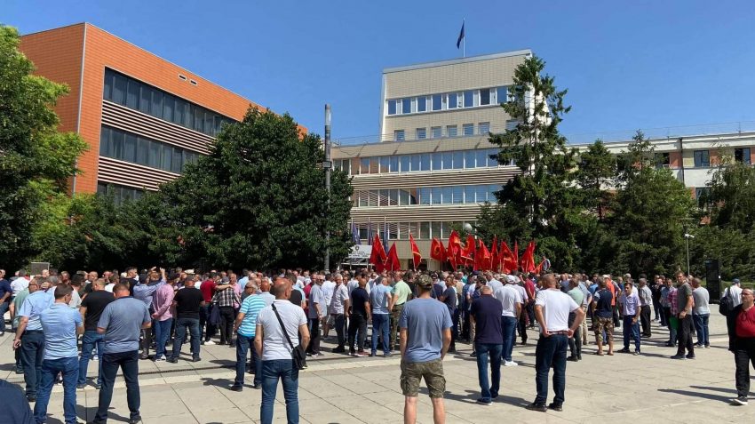 Berisha thotë se VV po mundohet ta degradojë luftën e UÇK-së, Muja kërkon ligj të veçantë