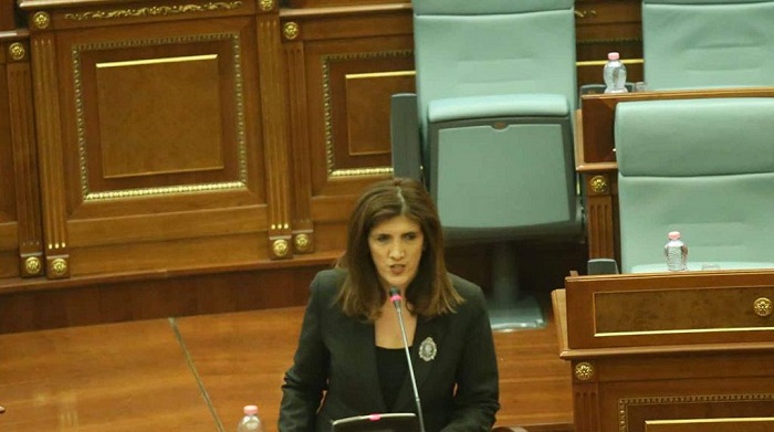 Ganimete Musliu plot energji para seancës – zhvillon dy aksione në Kuvend (Foto)