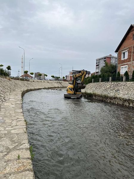 Komuna e Podujevës fillon pastrimin e lumit Llap nga mbeturinat